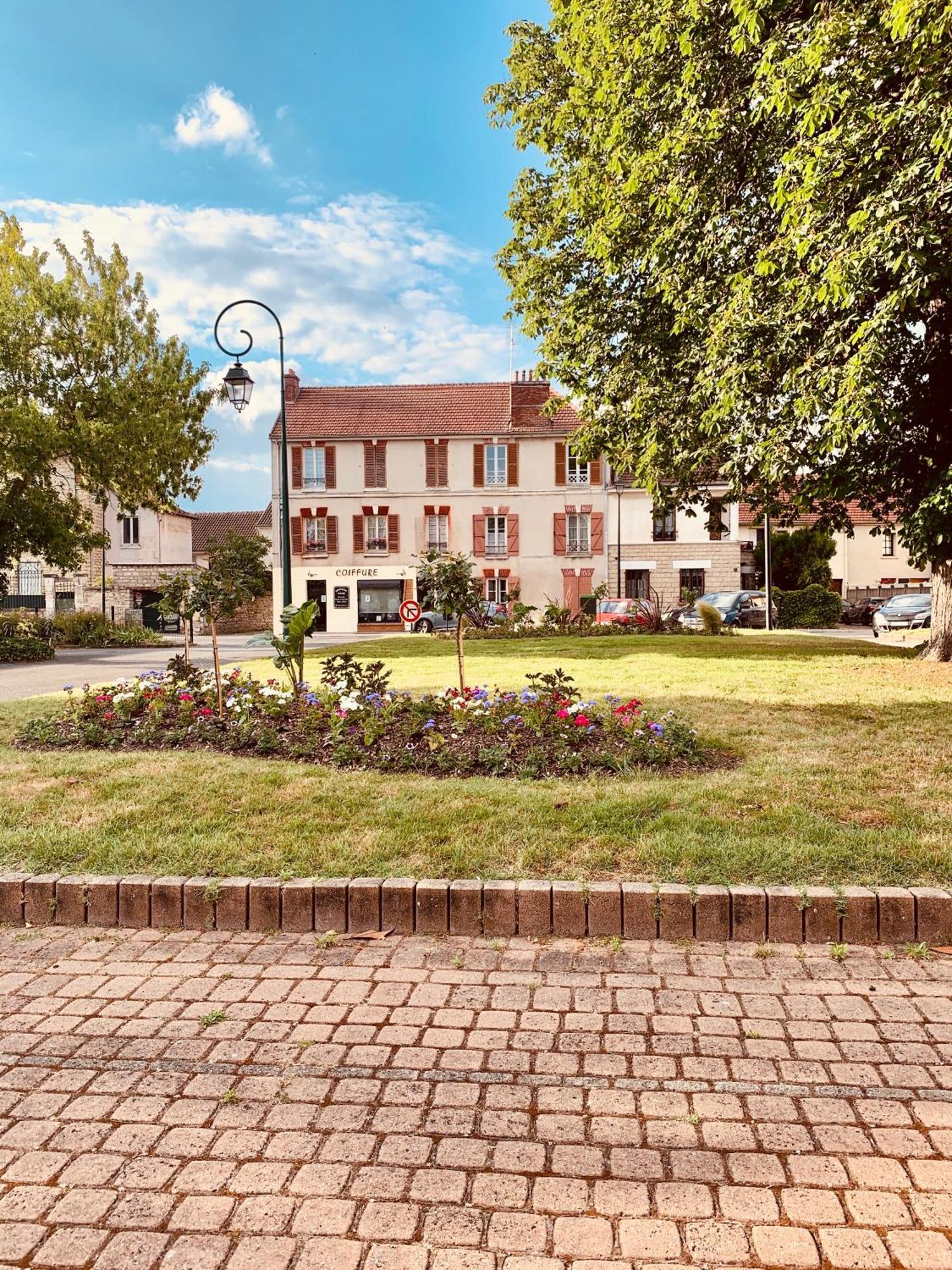Le Logis Cantilien Lamorlaye-Chantilly Exteriör bild