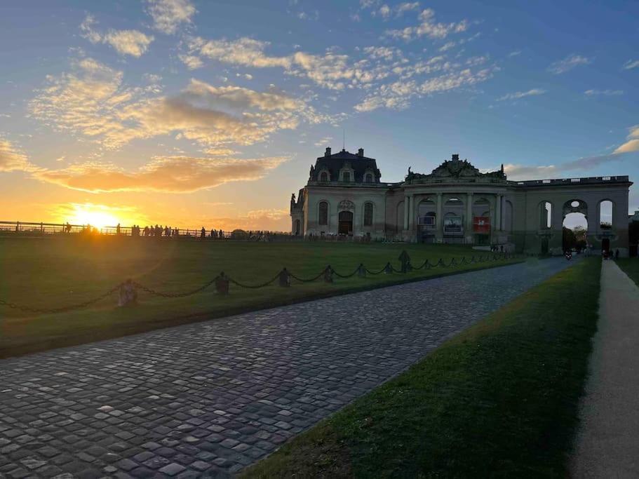 Le Logis Cantilien Lamorlaye-Chantilly Exteriör bild